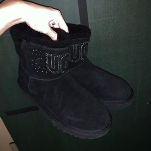 Never Worn Y2K Mini UGGs in original box - Women’s Size 11